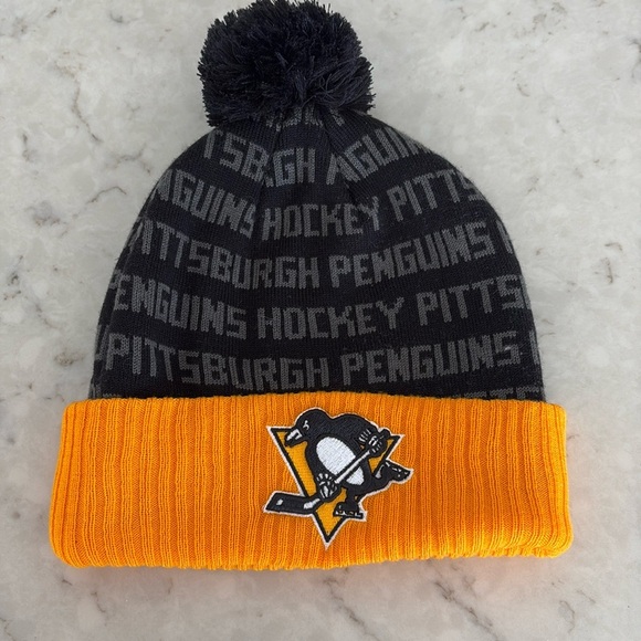 Pittsburgh Penguins NHL Fanatics Cuffed Winter Beanie Hat - Picture 1 of 3